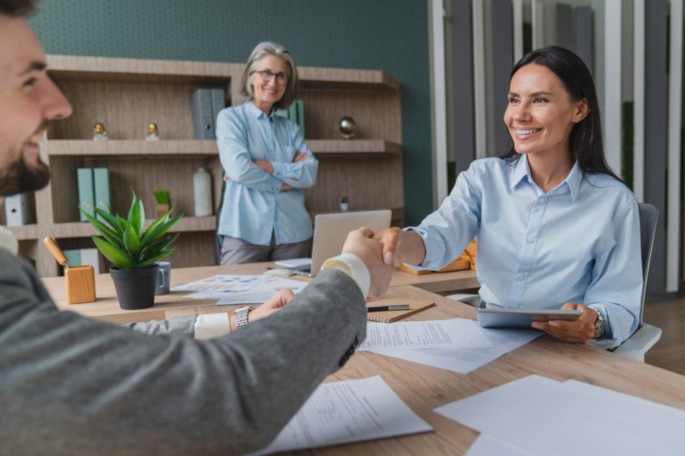When to Hire a Lawyer: Key Signs You Need Legal Help